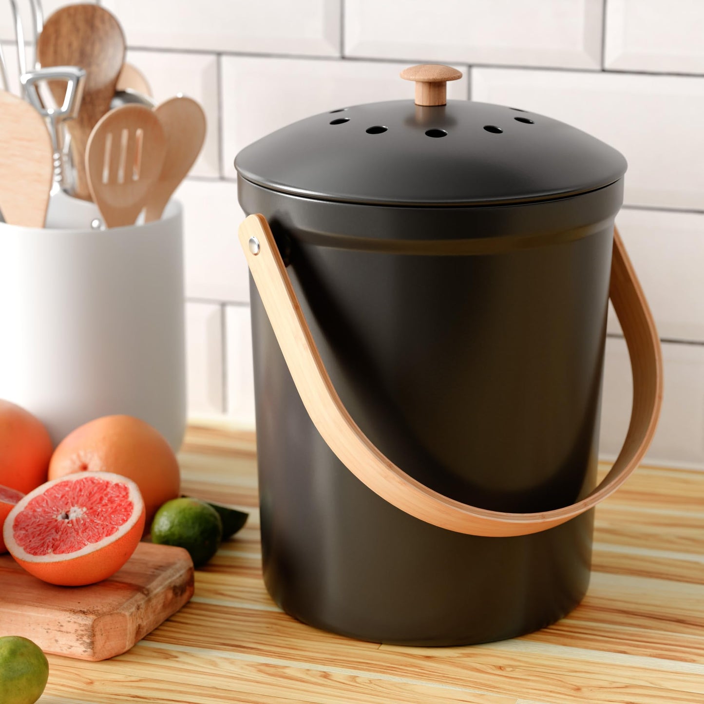 Aesthetic Compost Bin For Kitchen Countertop - Sturdy Indoor Food Waste Recycle Bin With Lid - The Perfect Stylish 1.1 Gallon Rust Free Compost Kanister