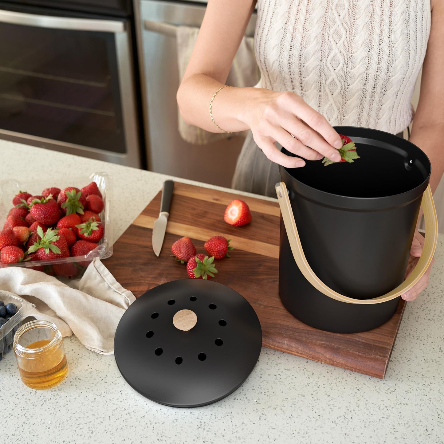 Aesthetic Compost Bin For Kitchen Countertop - Sturdy Indoor Food Waste Recycle Bin With Lid - The Perfect Stylish 1.1 Gallon Rust Free Compost Kanister